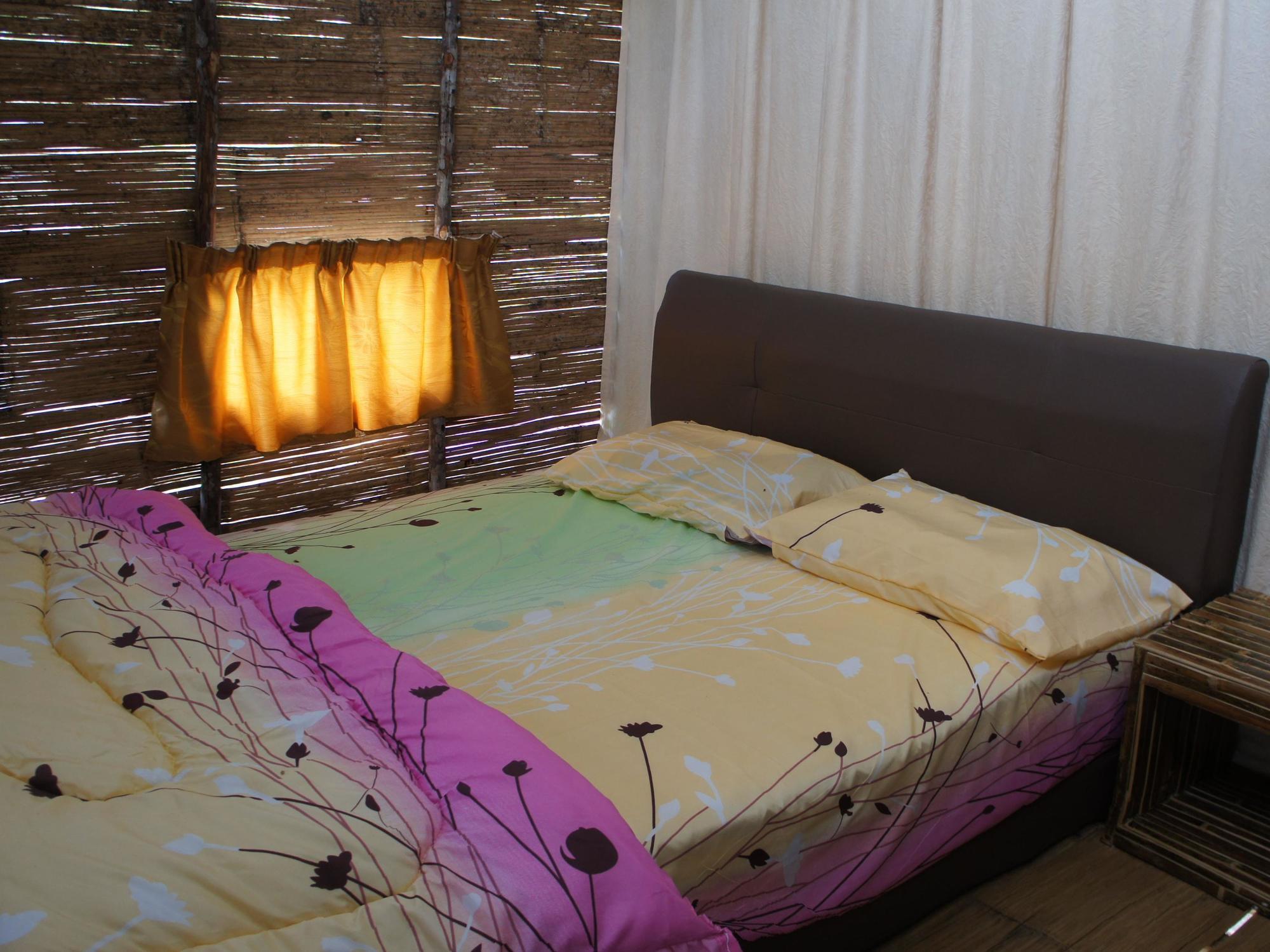 Rain Forest Lodge *