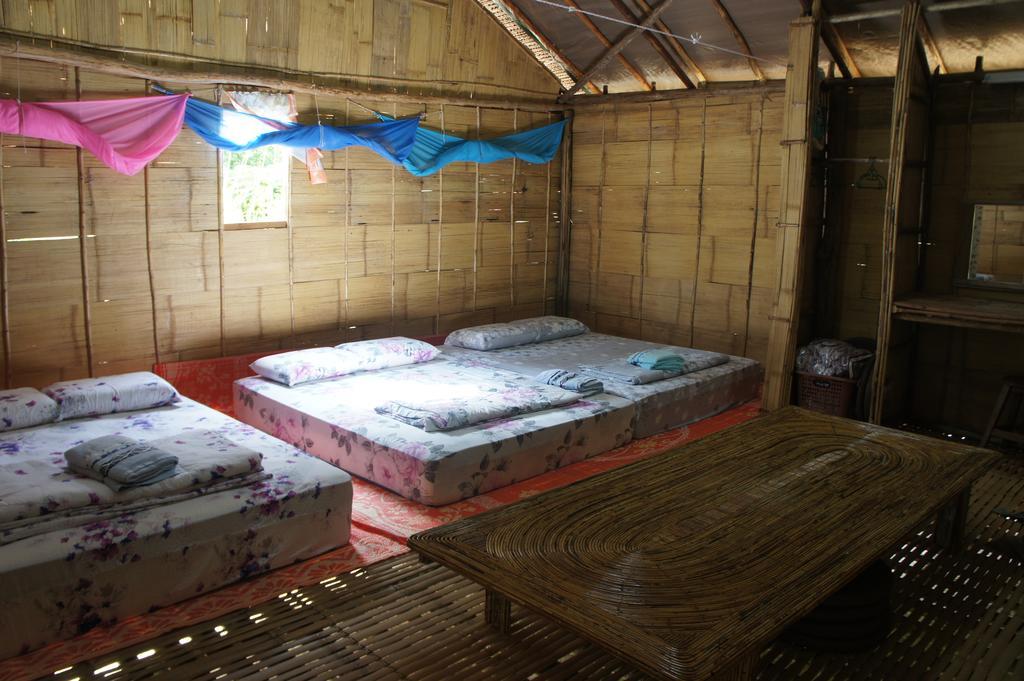 Rain Forest Lodge *
